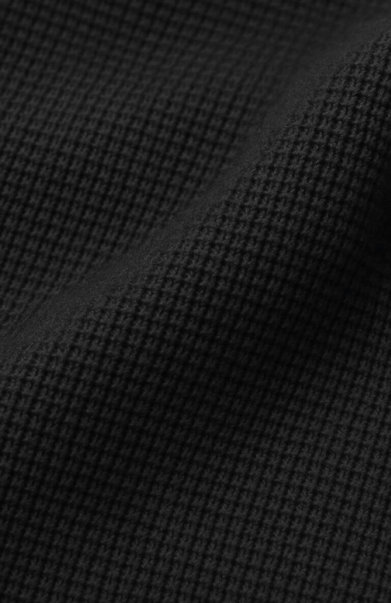buzo_canguro_oversized_peinado_negro_muestra