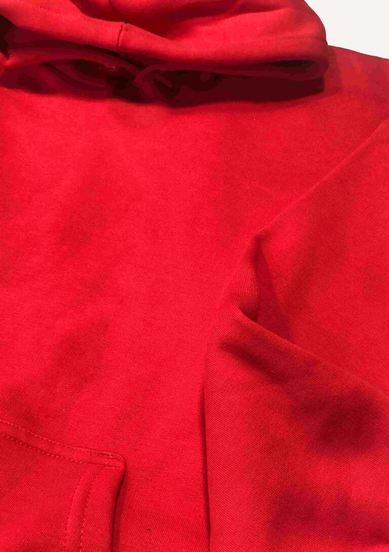 canguro_rojo_peinado_conlogo_modelo